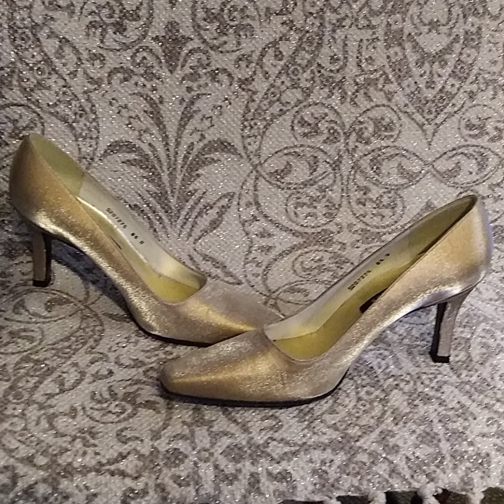 Excellent Stuart Weitzman Satin Heels Display Shoe